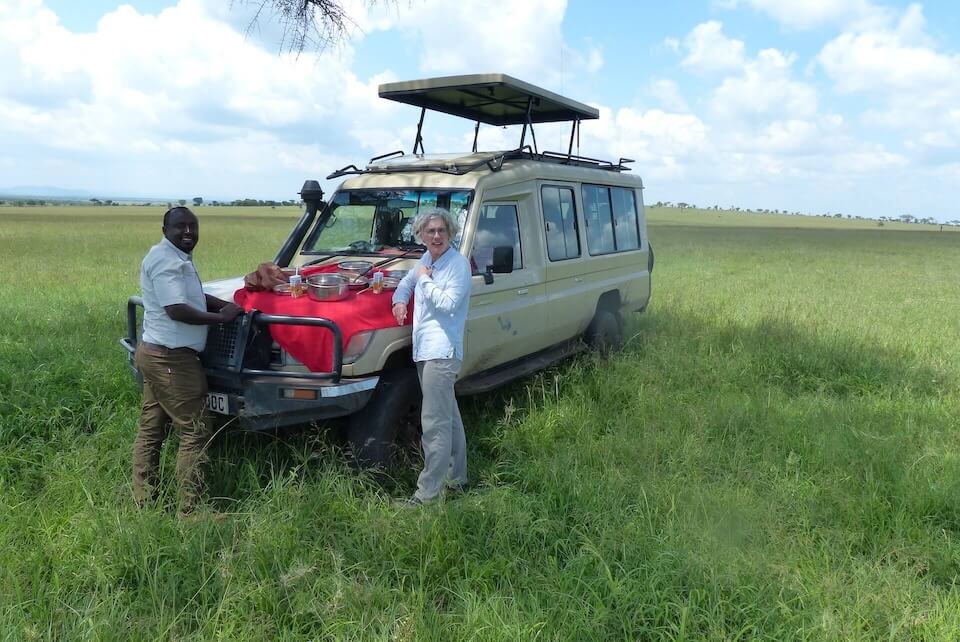 Safari-Gäste beim Mittagessen im Nationalpark – echte Kundenbewertungen zu einzigartigen Erlebnissen