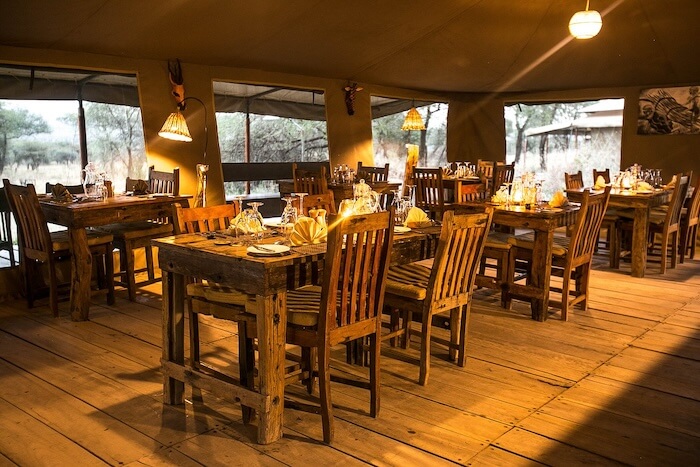 Restaurant im Serengeti Pure Tented Camp